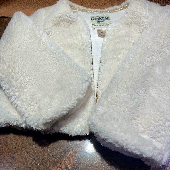 3 for $30 Oshkosh B’Gosh. Faux fur cream colour jacket - Picture 5 of 6